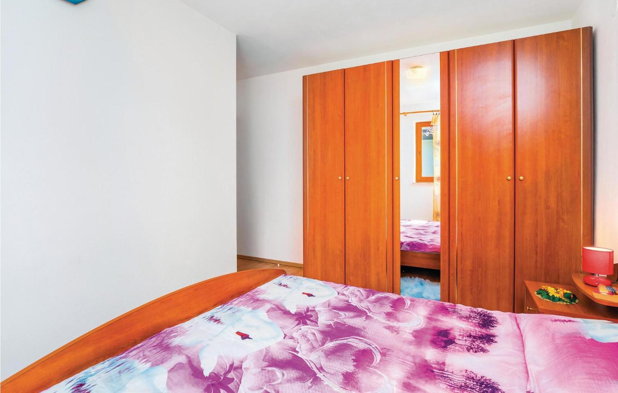 2 Bedroom Gorgeous Apartment In Rabac Eksteriør bilde