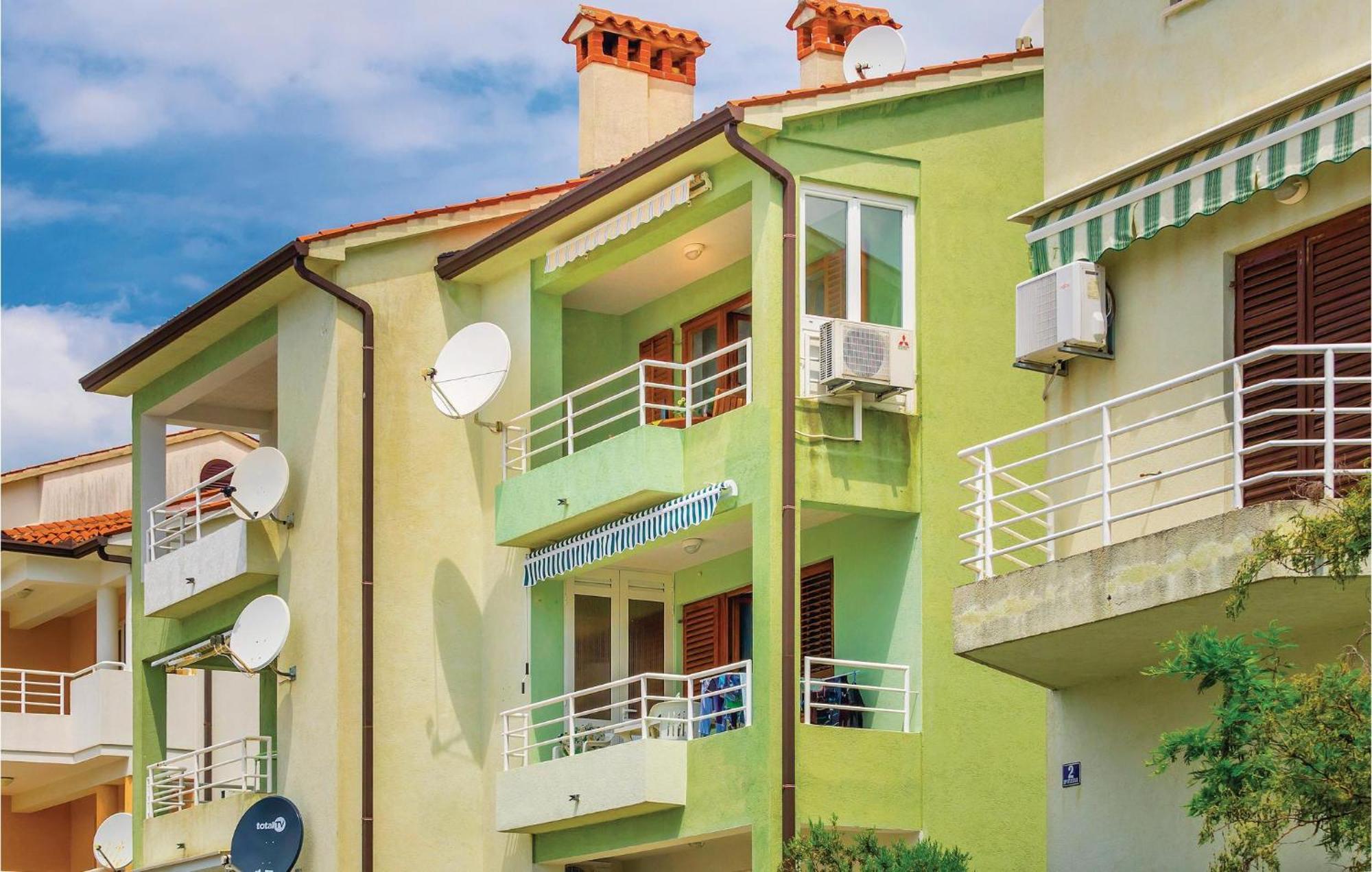 2 Bedroom Gorgeous Apartment In Rabac Eksteriør bilde